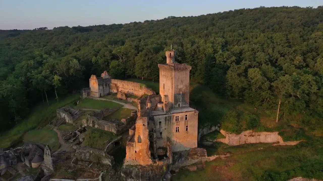 Le Château de Commarque par Déclic & Décolle