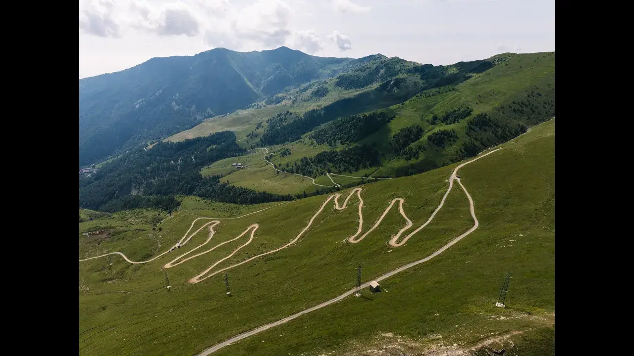 LA HAUTE ROUTE DU SEL - Une route mythique aux paysages grandioses
