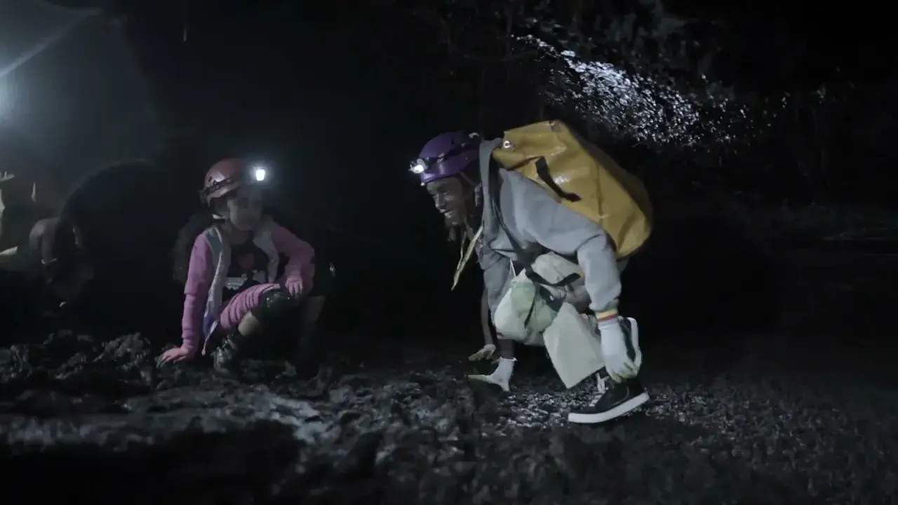 Spéléo-musique au cœur d'un tunnel de lave à La Réunion