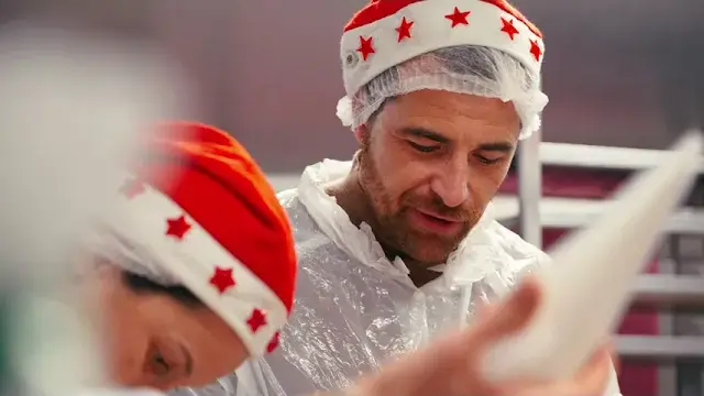 Mains à la pâte, CANNES CONVENTION BUREAU