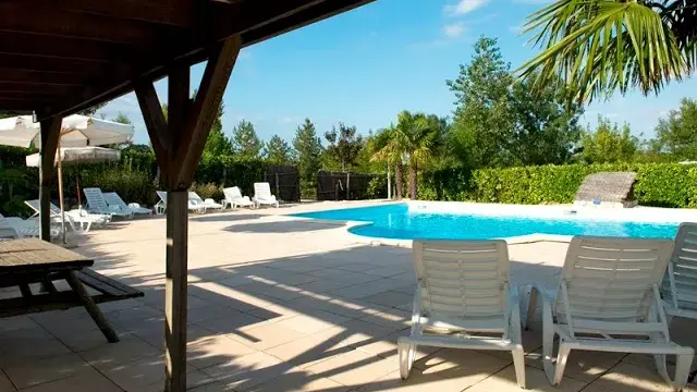 village de gîtes les chalets de grazimis dans le gers