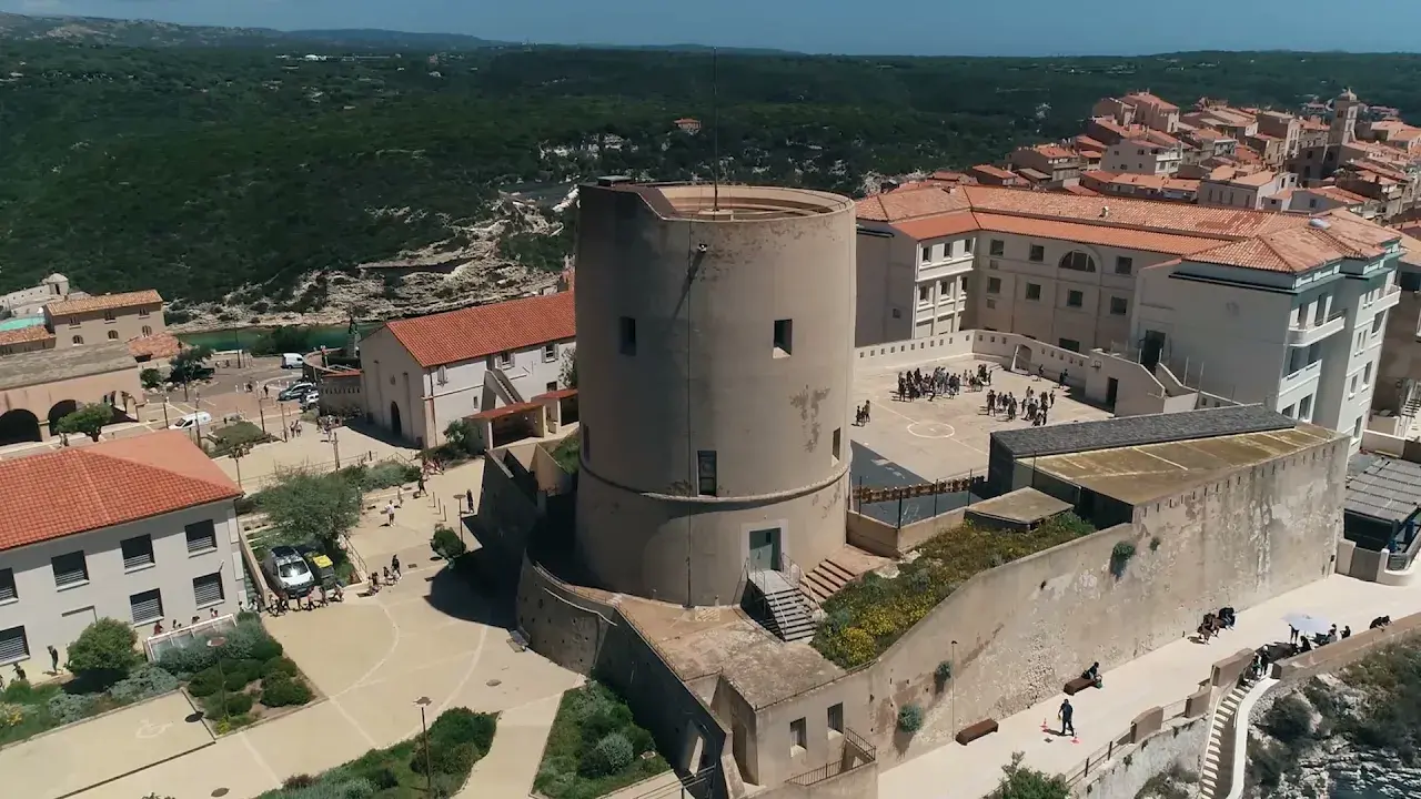 Le Torrione de Bonifacio - Une fortification médiévale au cœur des guerres méditerranéennes