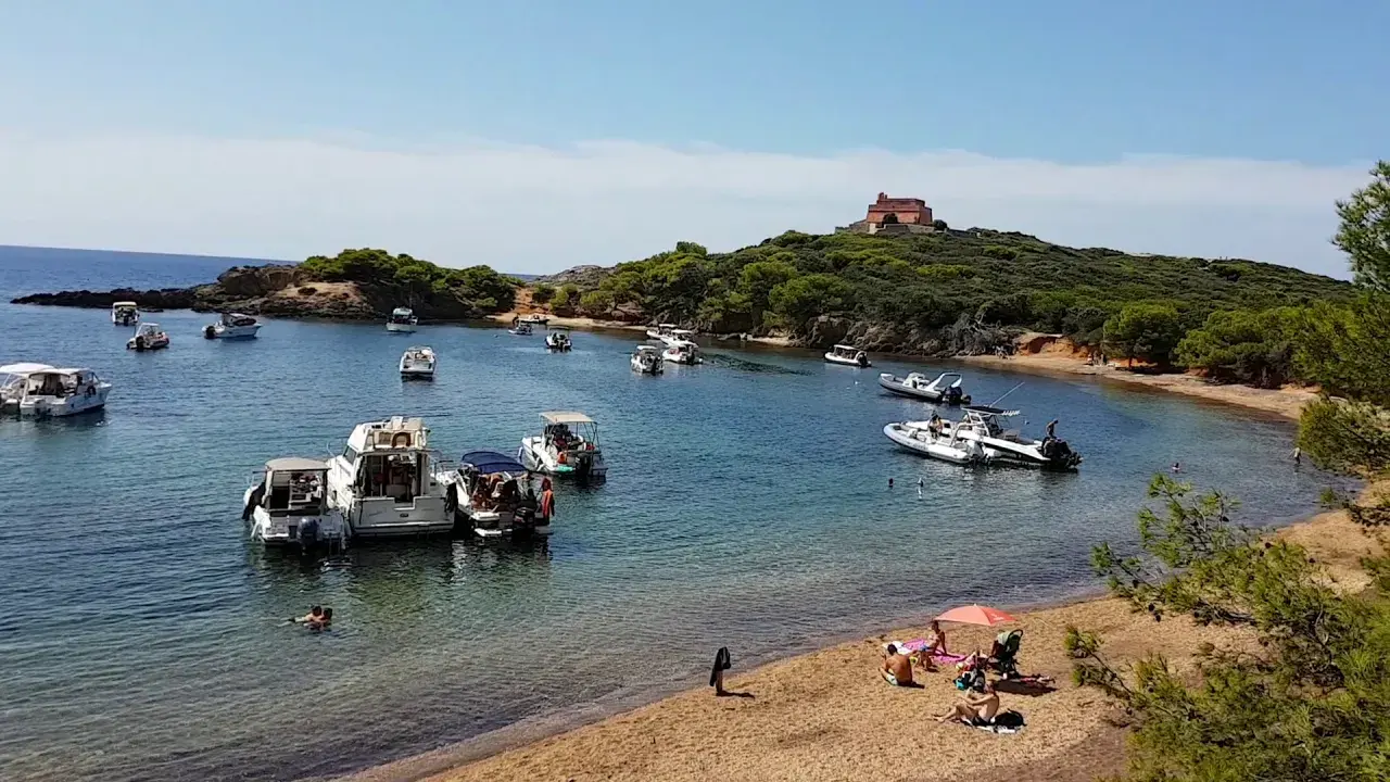 la plage noire en été