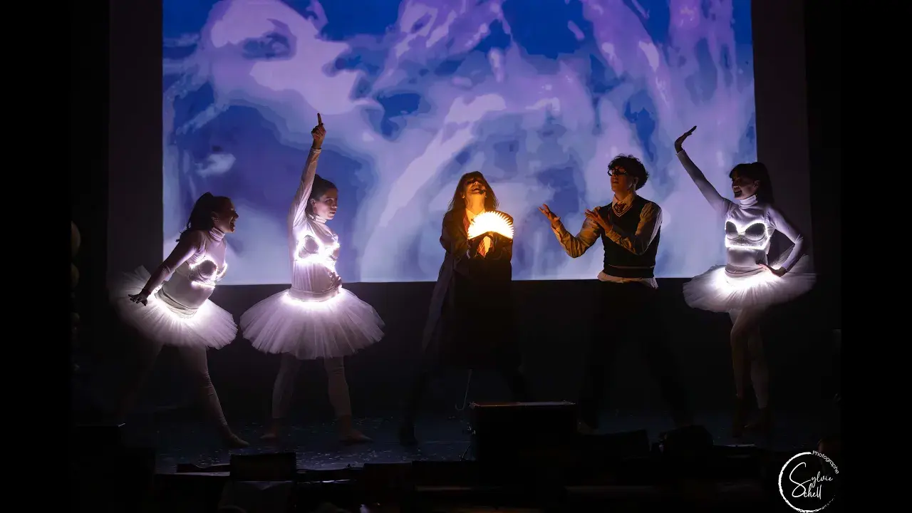 visionnez le teaser du spectacle l'apprenti sorcier & les éléments magiques