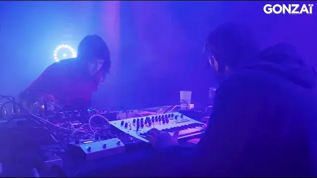 Dame Area à la Station