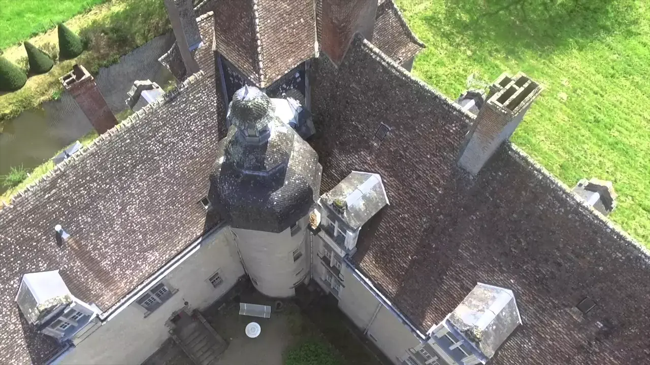 Le château du Fraisse vue du ciel