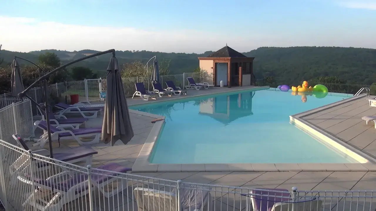 village de gîtes le domaine des compouzines en dordogne