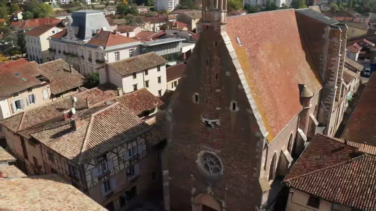 Châtillon-sur-Chalaronne, la cité médiévale au cœur de la Dombes 🌾