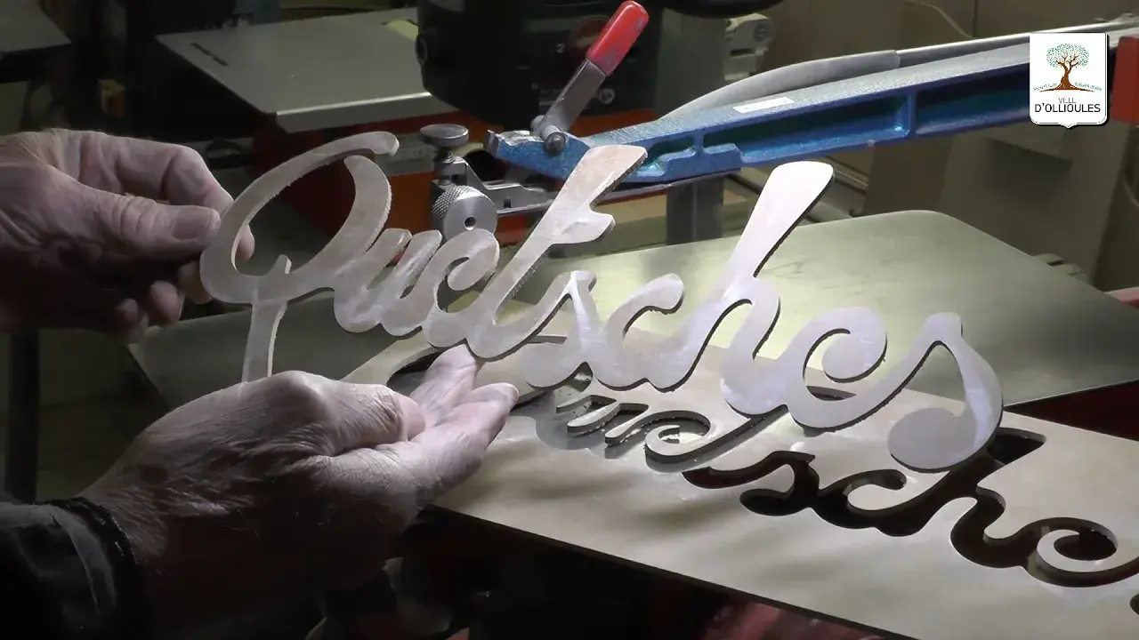 découverture : rire et grandir à ollioules de jean-christophe seyrig, chantourneur