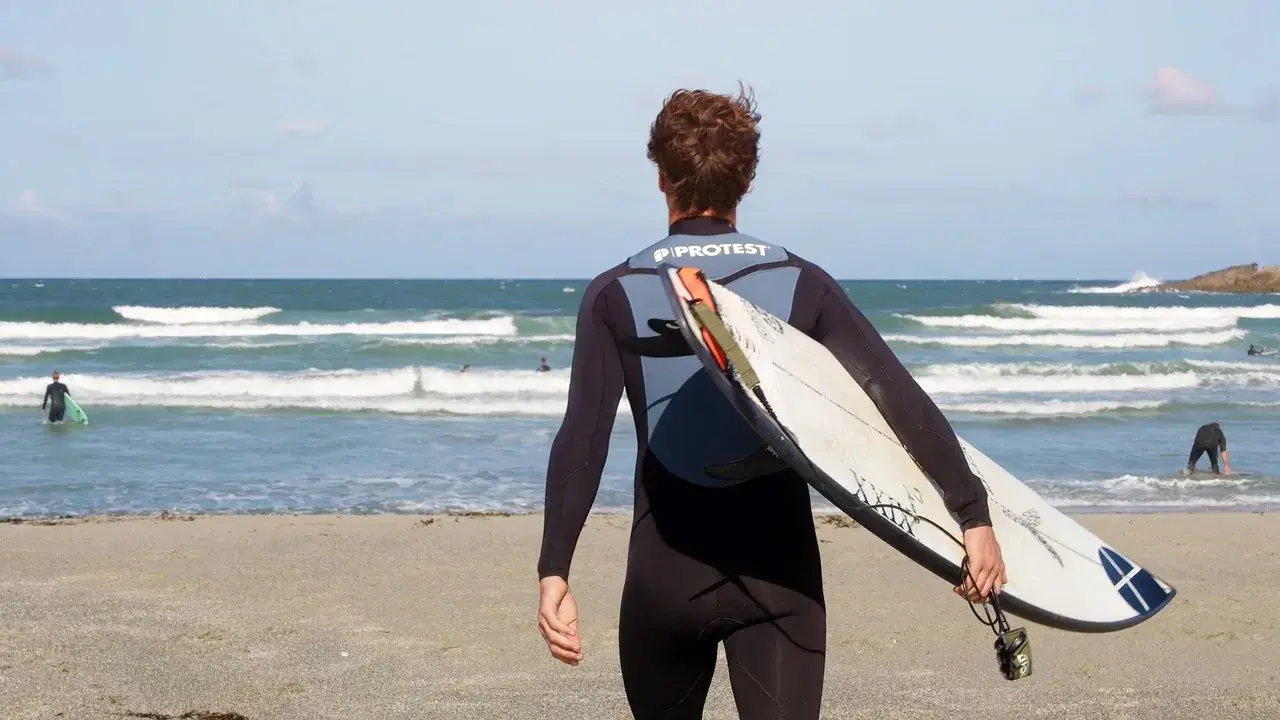 SURF, le champion Gaspard Larsonneur partage ses coups de cœur en Bretagne
