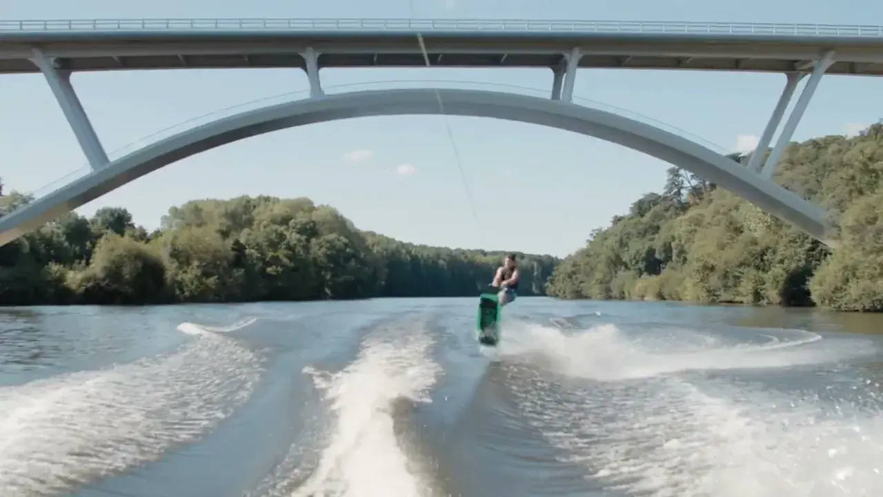 Ski nautique et wakeboard sur la Mayenne