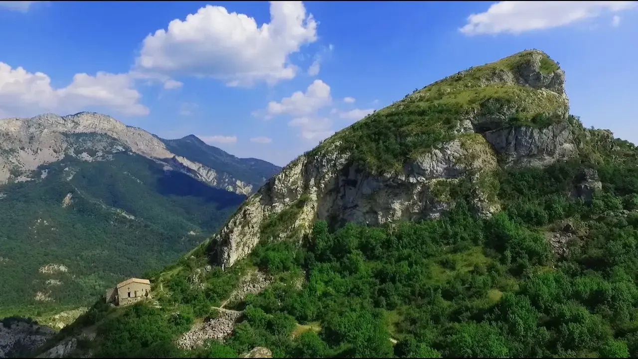 la chapelle et la crypte de dromon à saint-geniez