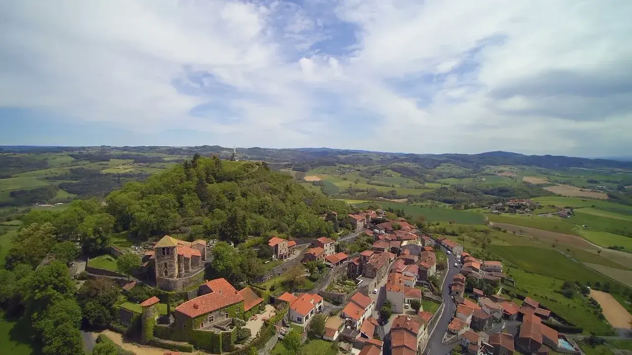 usson en vue drone par christophe sauvage