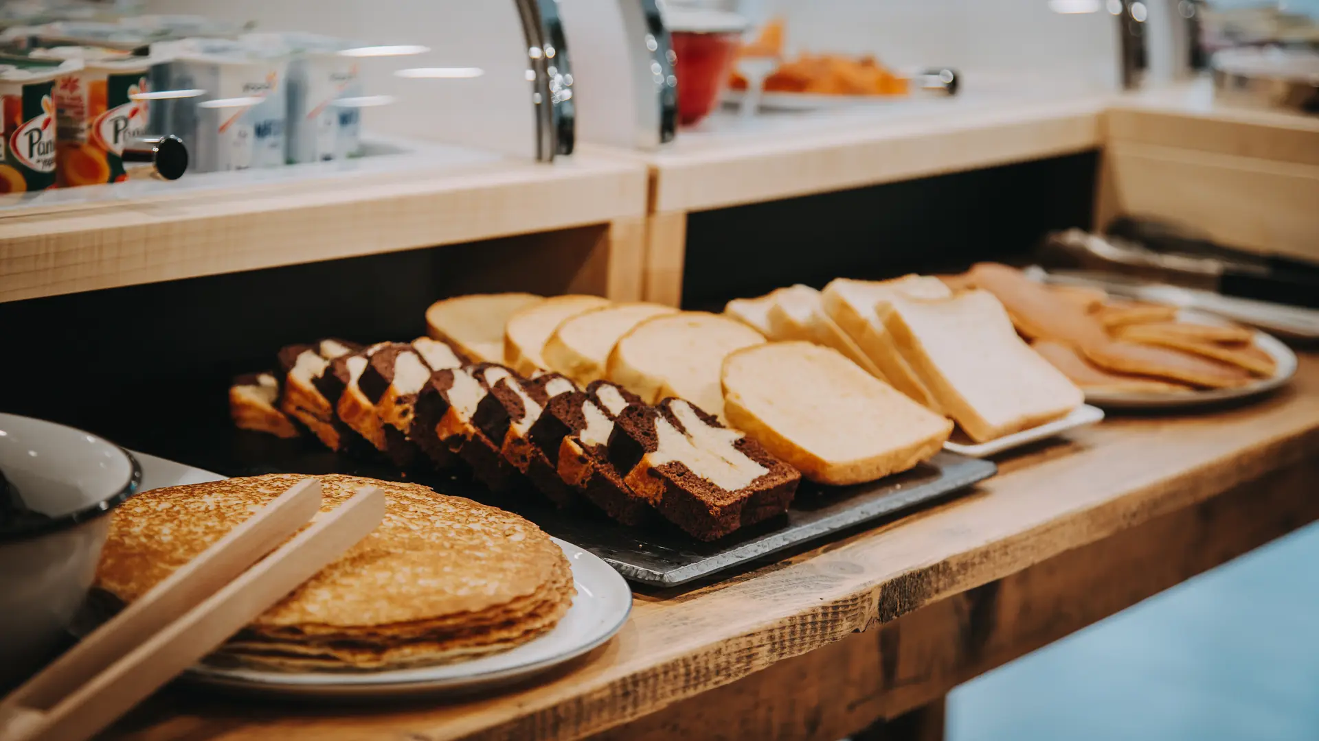 Petit-déjeuner offert beelodge hotel Blois