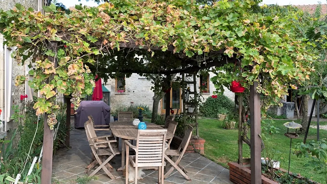 Ferme des Nonains Terrasse ombragée