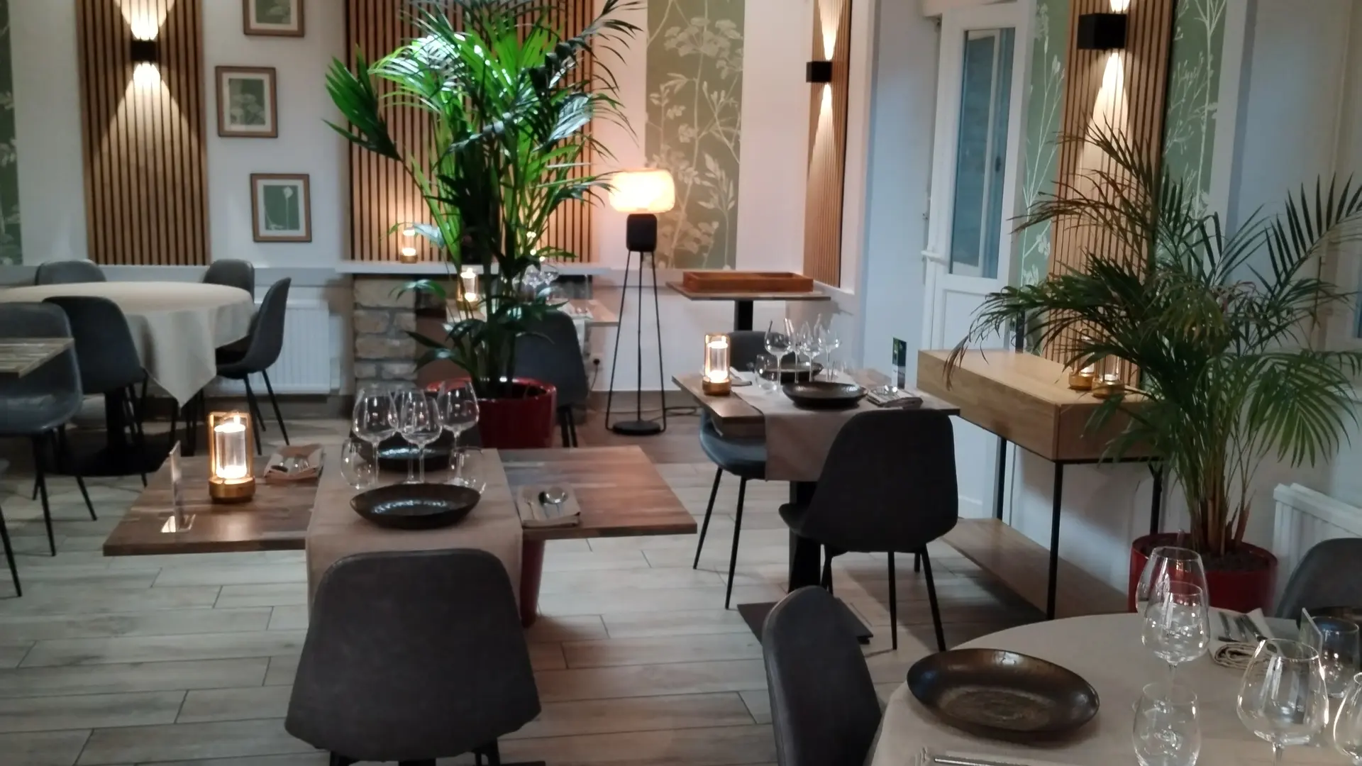 Restaurant Fleur d'Aubépine La Vraie-Croix - Salle de restaurant