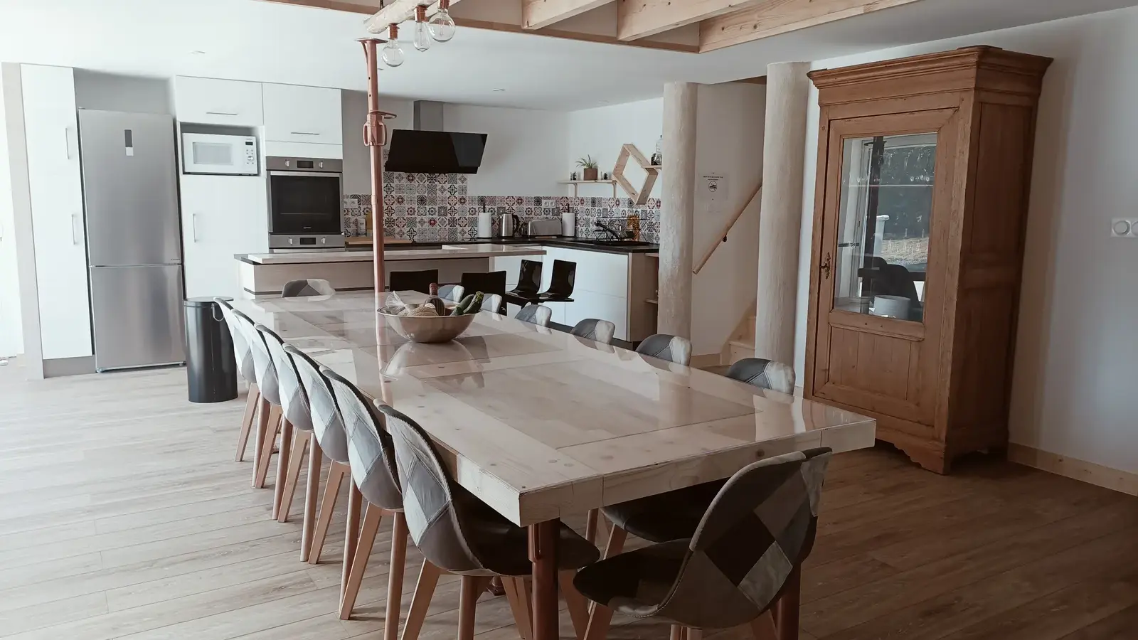 L'espace repas du Hangar de Papi