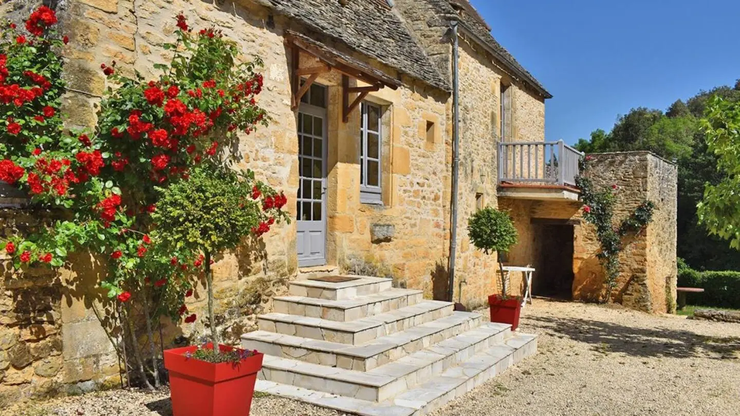 MENSAC avec piscine et spa proche de Sarlat (1)