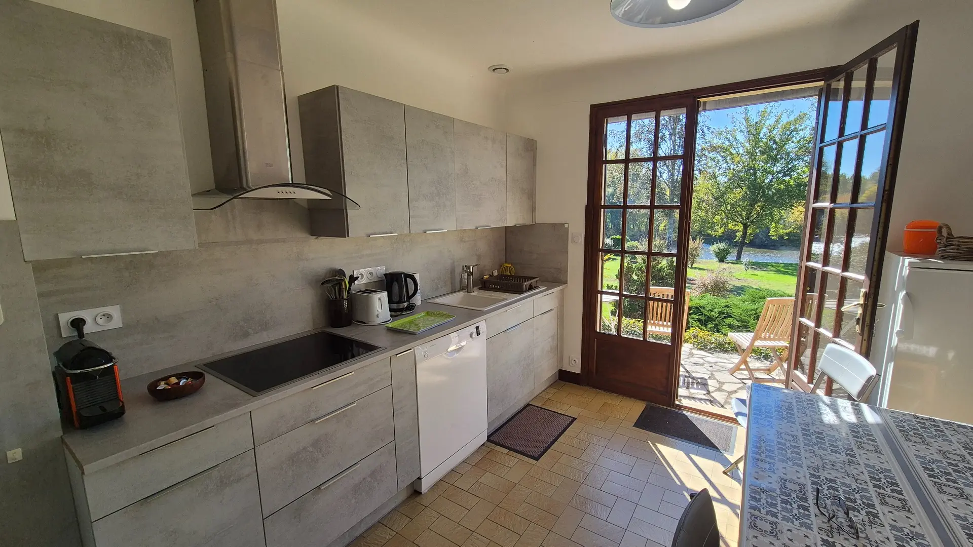 Maison Verte Rive en bord de rivière (16)