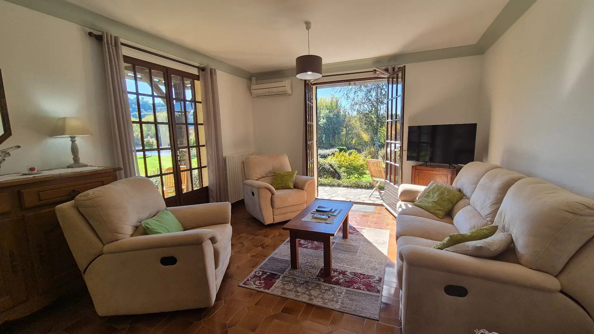 Maison Verte Rive en bord de rivière (30)