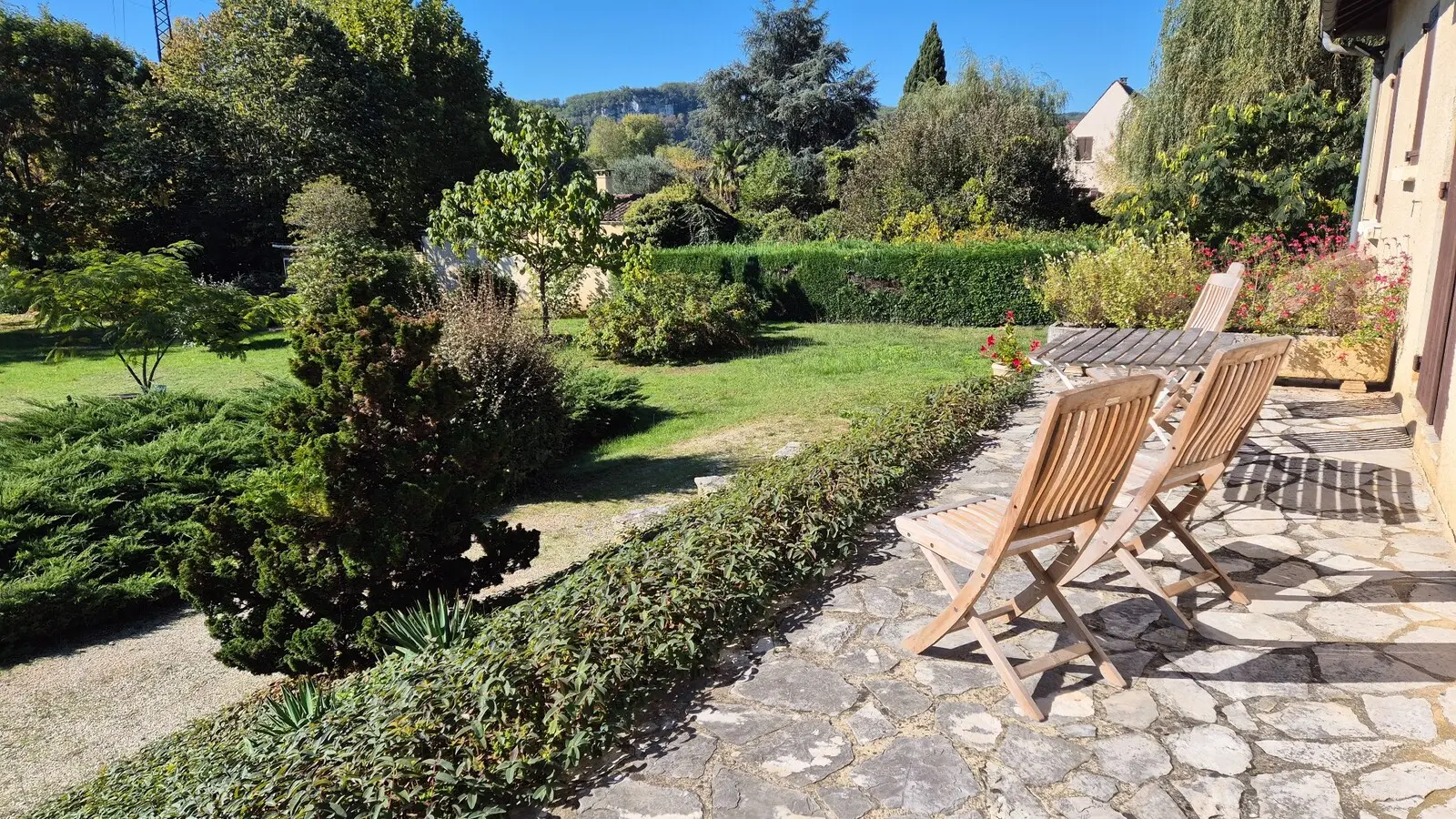 Maison Verte Rive en bord de rivière (4)