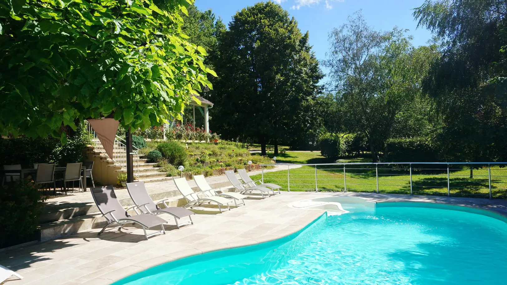 Maison d'hotes piscine Feuillantines dordogne perigord