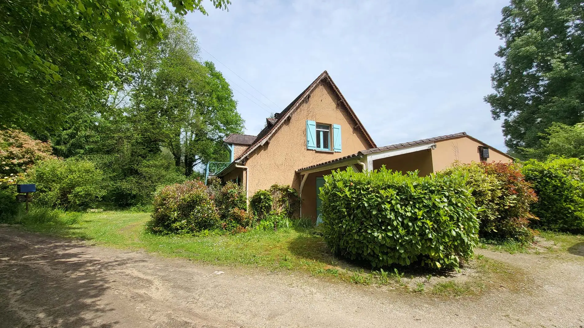 Maison-dhote-sarlat-jardin