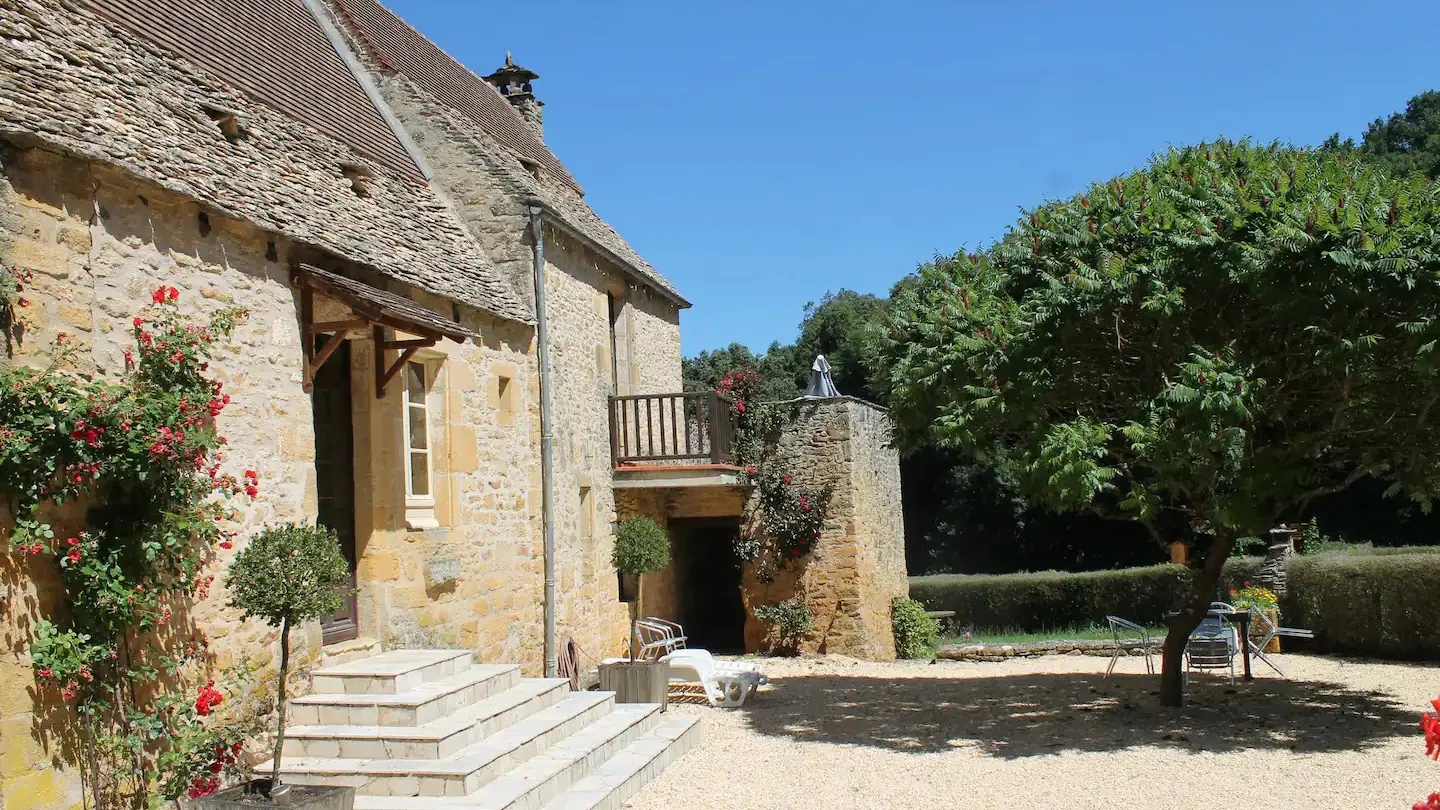 Mensac2_location_avec_piscine_à_partager_terrasse2