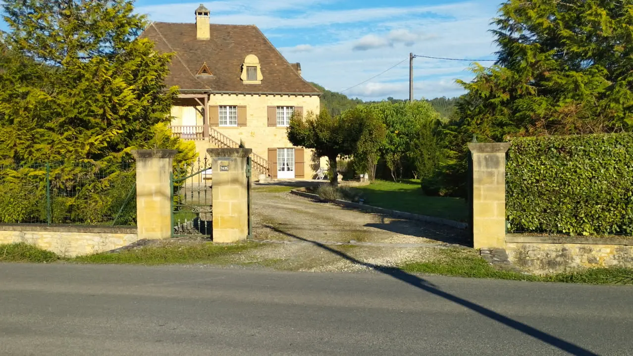 CHEZ LOUISE au sud de sarlat (40)