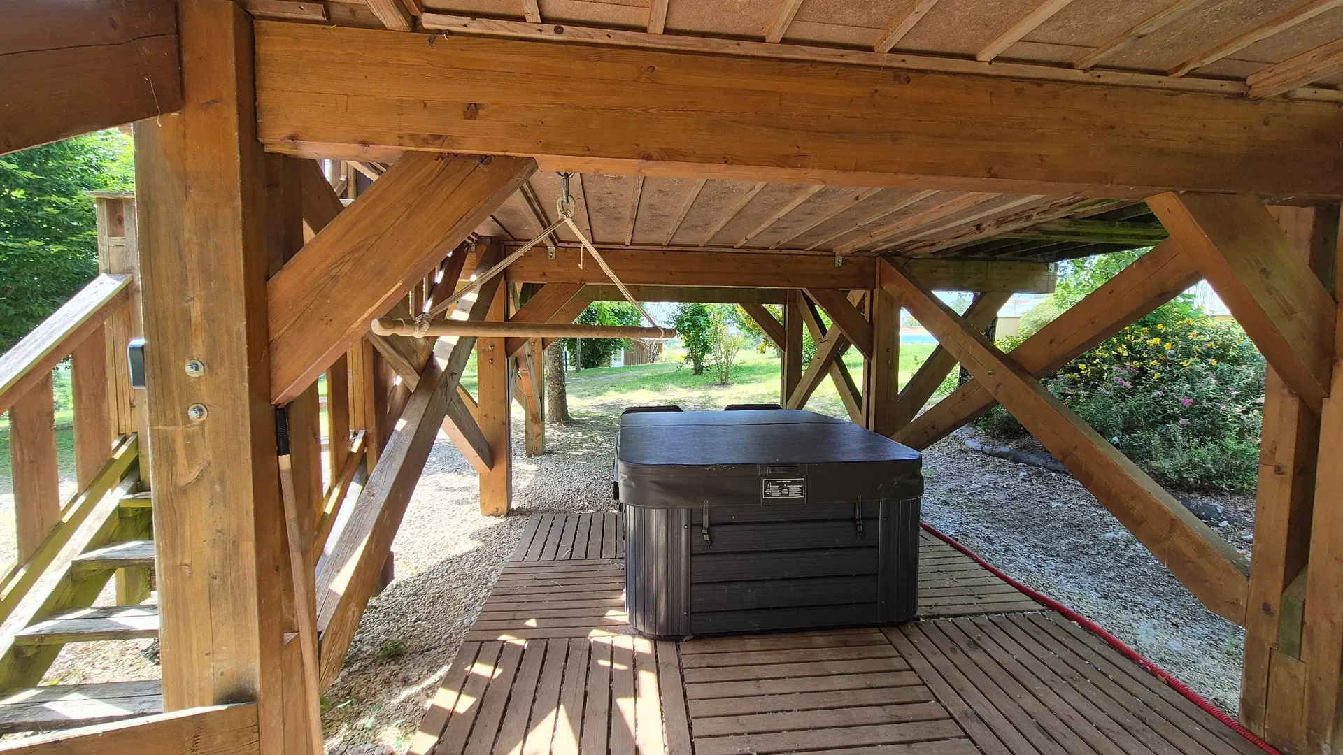 Cabane Ouetou sur pilotis avec spa et piscine proche de Sarlat (18)
