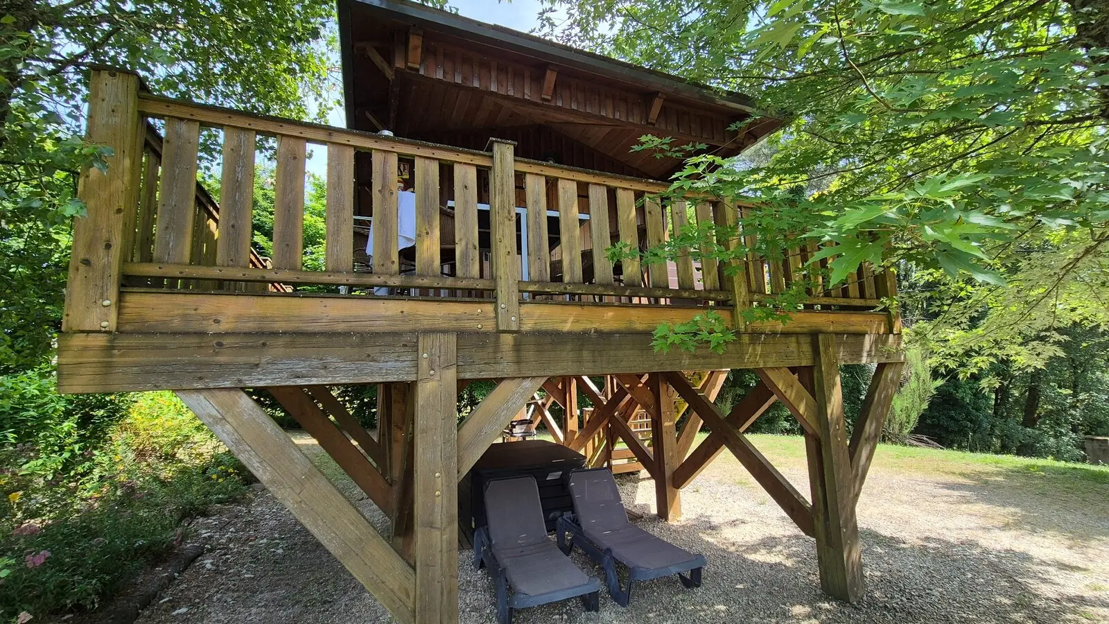 Cabane Ouetou sur pilotis avec spa et piscine proche de Sarlat (23)