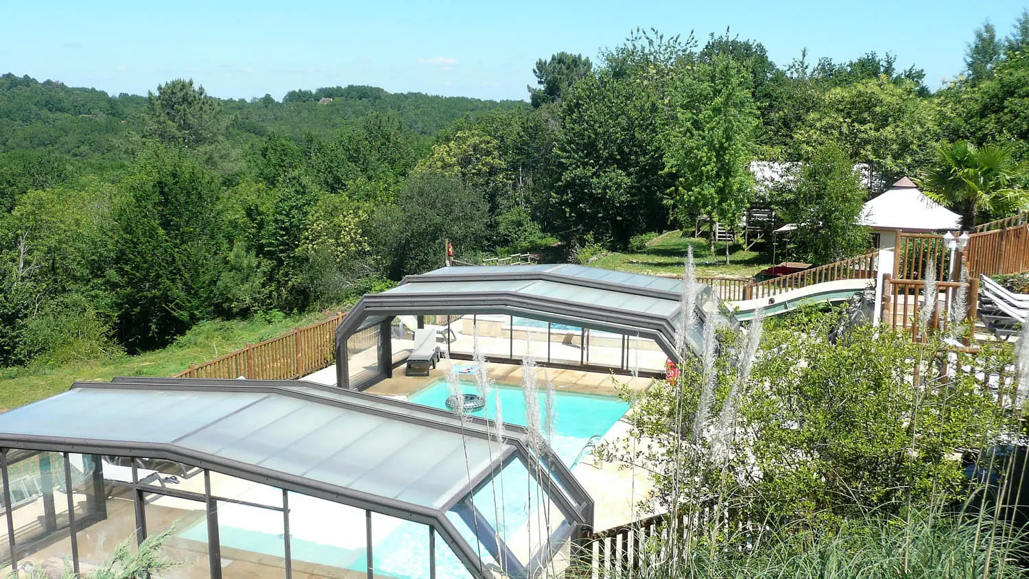 Camping Les Charmes - Piscine terrasse