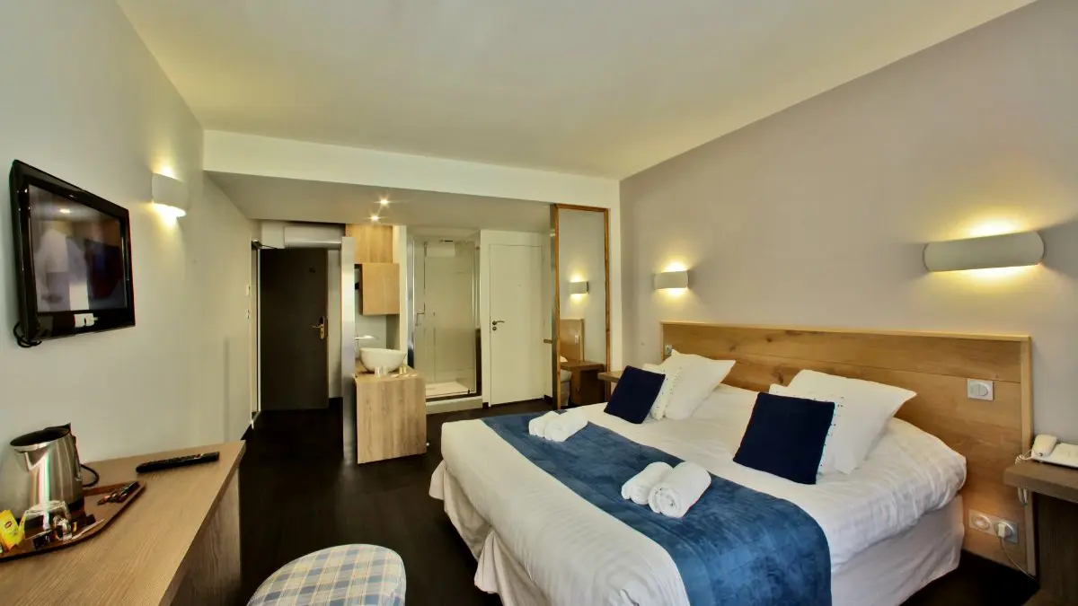 Chambre-sup-Hotel-Le-Compostelle