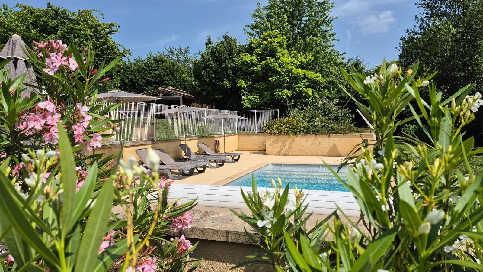 Chalet Marie, Ginette, Cabane Ouetou, avec piscine proche de Sarlat (13)