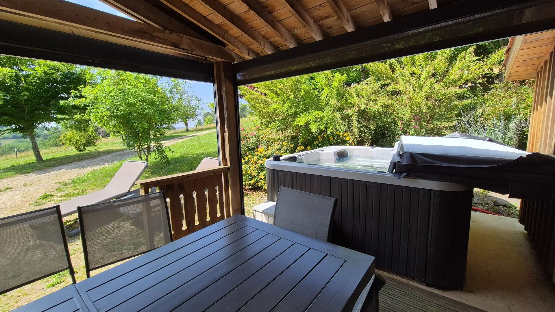 Chalet Marie avec spa et piscine proche de Sarlat (39)