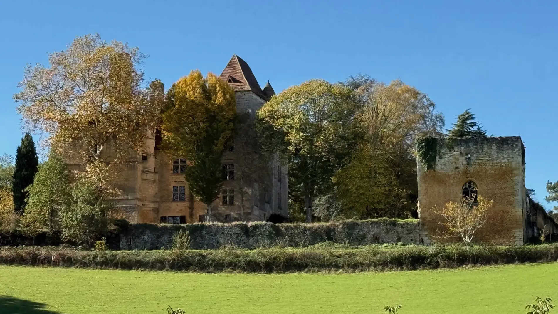 Chateau  renaissance de Fages St Cyprien  Perigord noir Vallee Dordogne Credit Photo Durand (1)