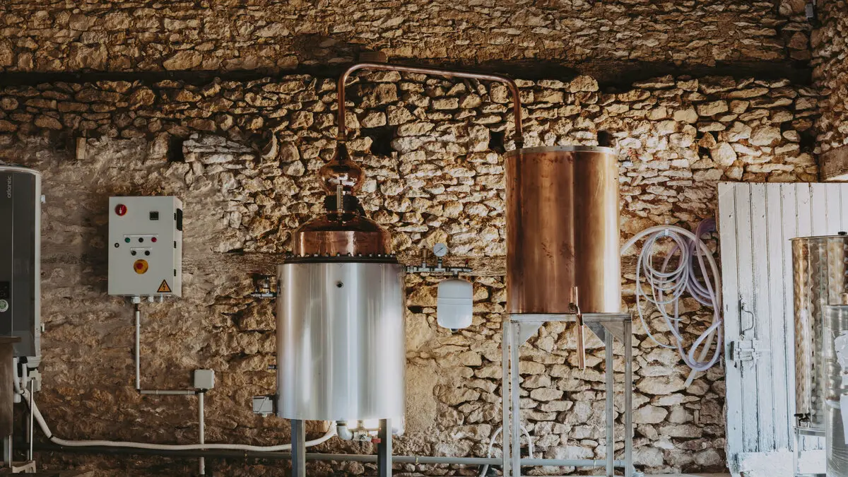 DEG_Distillerie de l'Ort_distillerie©Emi Makarof (1)