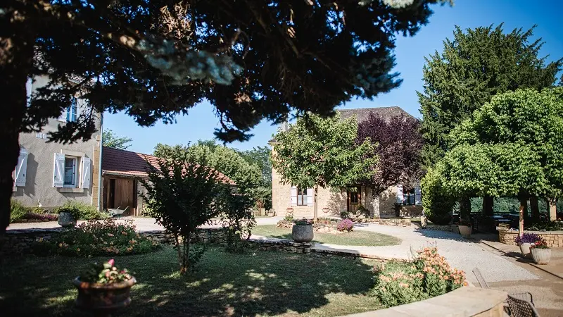 DOMAINE DE MALET Cour