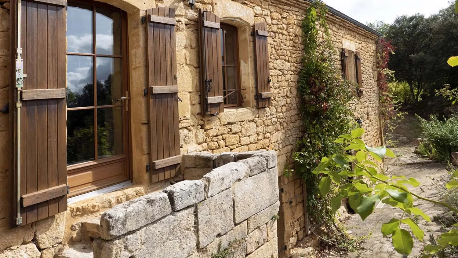Domaine-de-Cantegrel-vitrac-sarlat-Gite-La-Maison-Bleue-exterieur-6-psg
