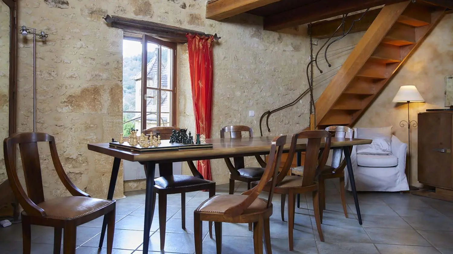 Domaine-de-Cantegrel-vitrac-sarlat-Gite-La-Maison-Bleue-salon-salle-a-manger-1-psg