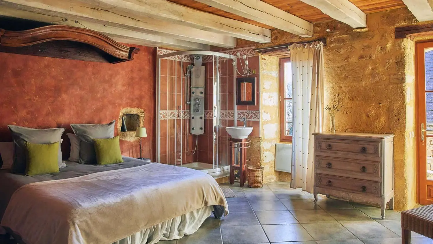 Domaine-de-Cantegrel-vitrac-sarlat-Gite-La-Maison-Bleue-suite-parentale-3-psg
