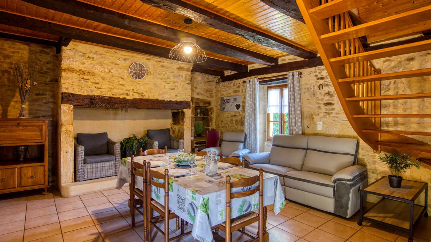 GITE LES PIERRES CHAUDES 5