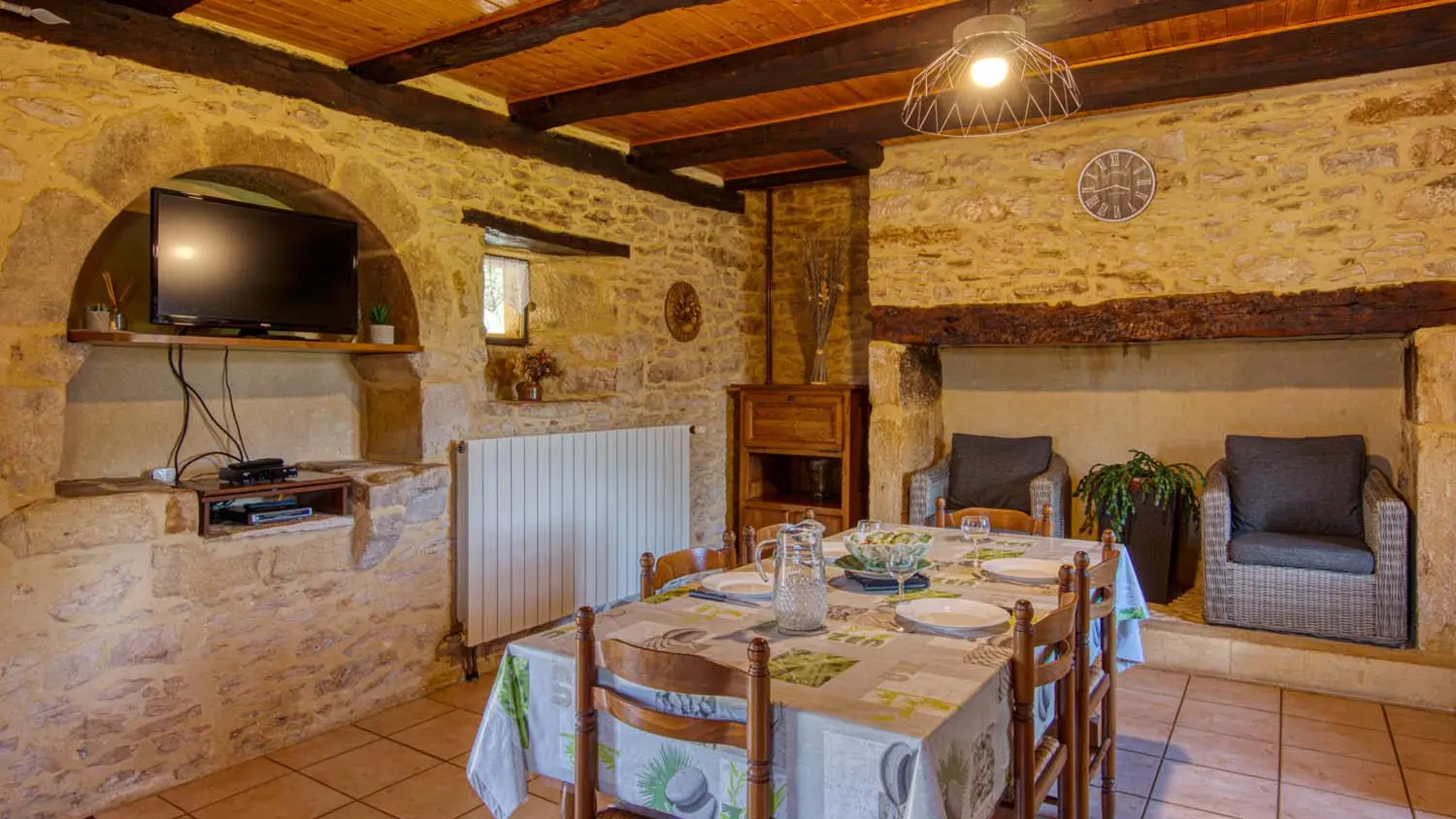 GITE LES PIERRES CHAUDES 6