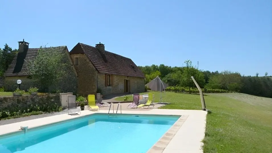 Gîte Le Sorbel-extérieur piscine