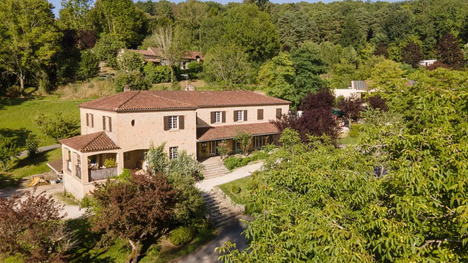 HUTTOPIA_-_CAMPING_-_SARLAT--