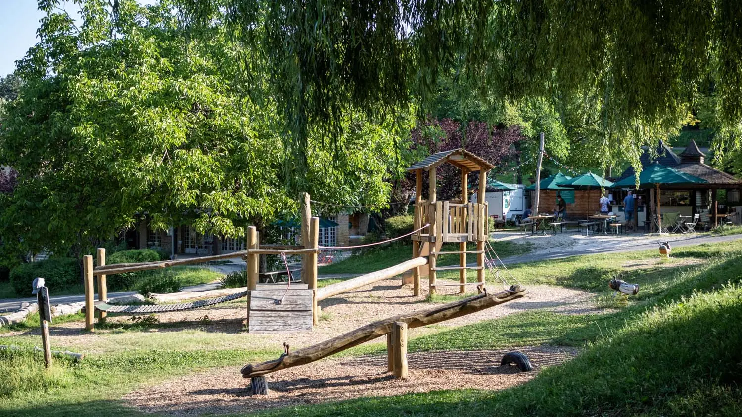 HUTTOPIA_-_CAMPING_-_SARLAT-