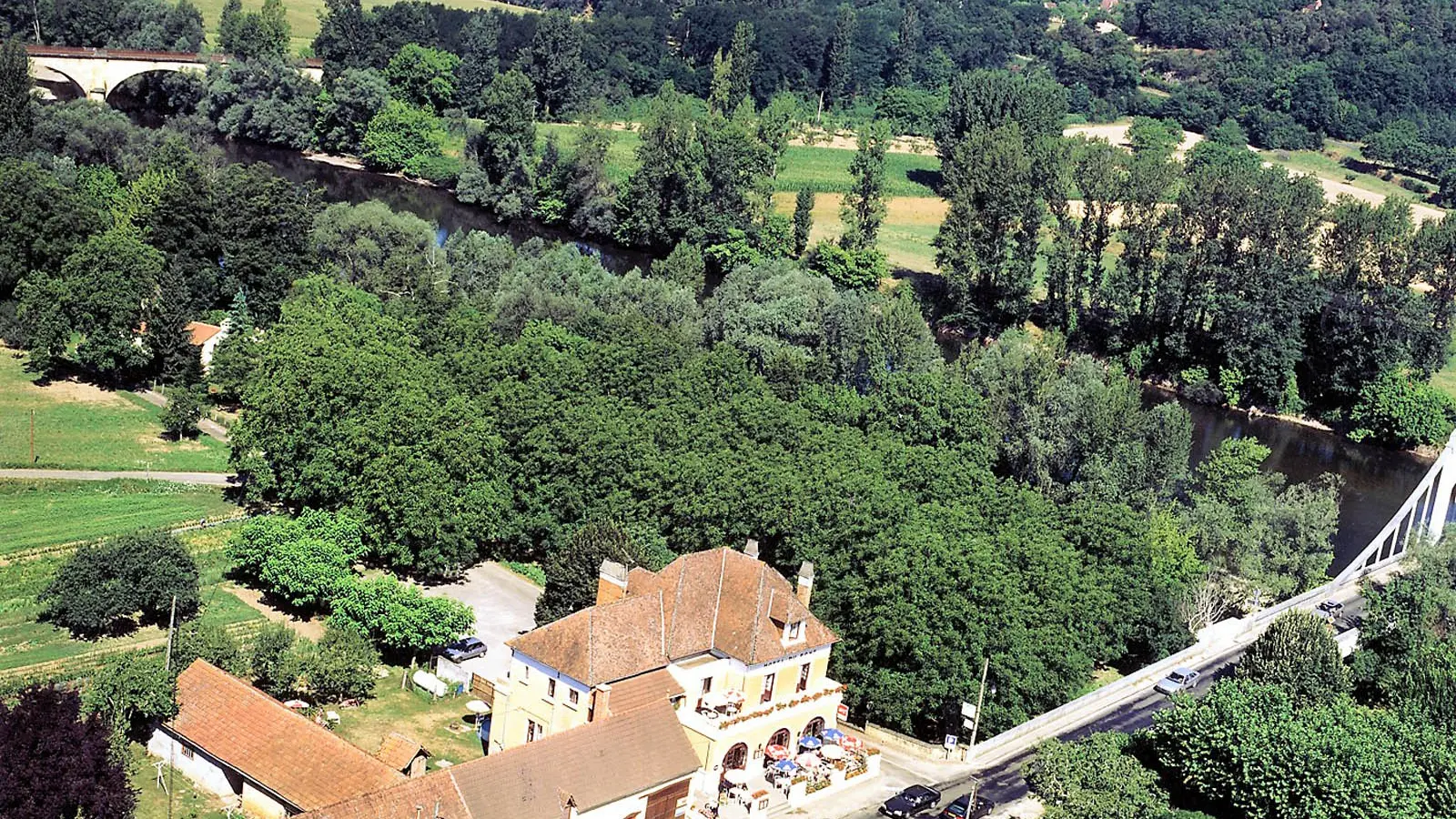 Hotel-du-Pont-vue-avion