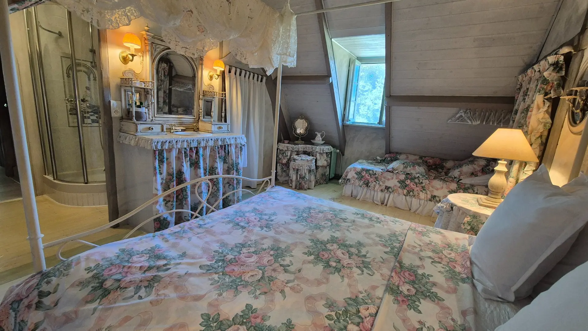 LA CHAUMIERE avec piscine privée poche de Sarlat (40)
