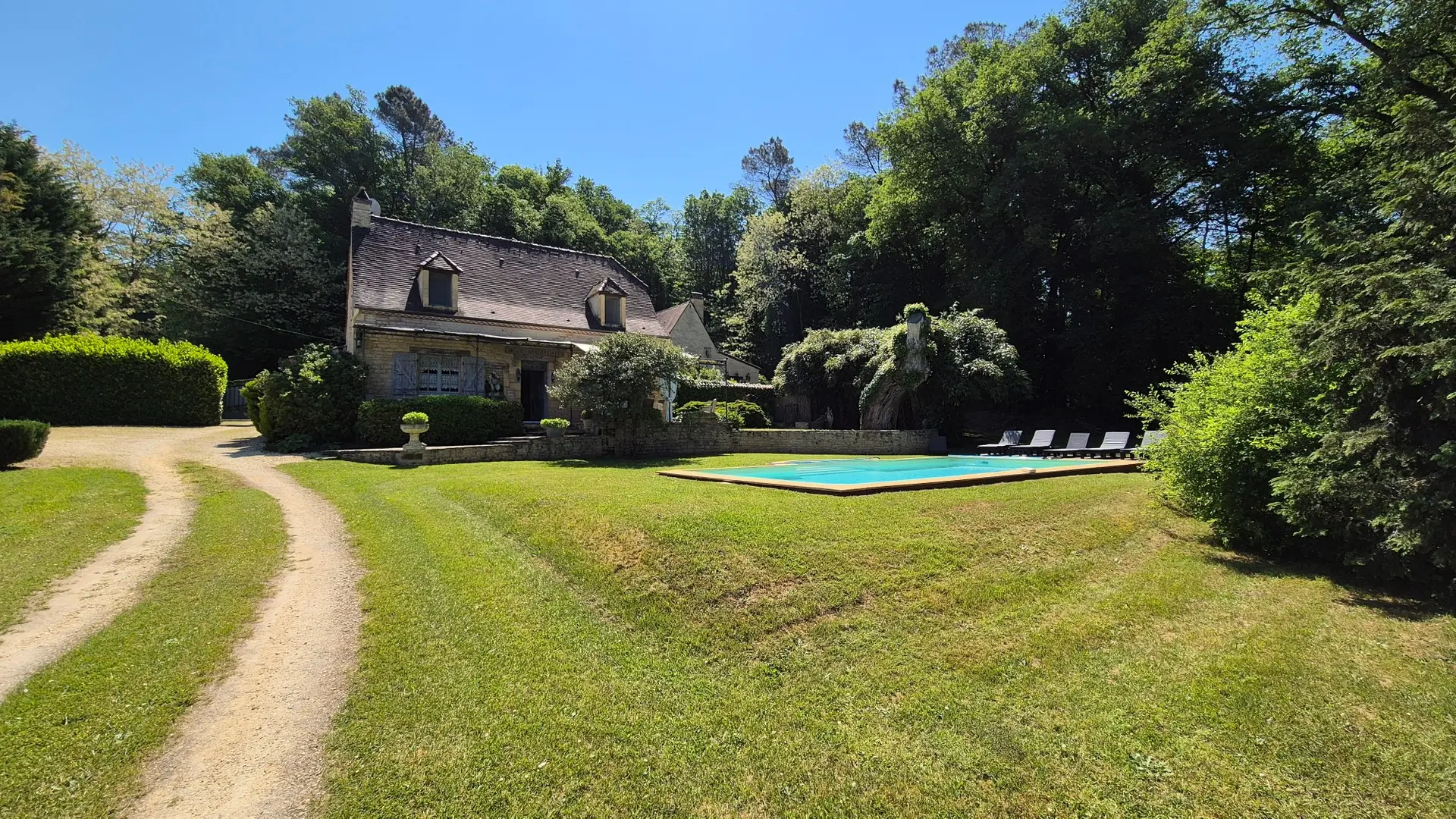 LA CHAUMIERE avec piscine privée poche de Sarlat (63)