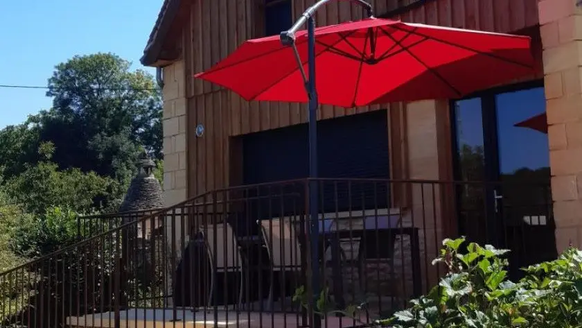 La terrasse à l'ombre en été